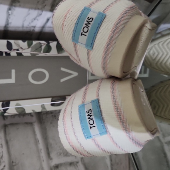 New striped Toms Women's slip on shoes 8.5 - Picture 4 of 4